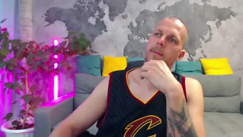Snapshot of vikingchrisss chatting on July 17, 10:44 am vikingchrisss online show from July 17, 10:44 am
