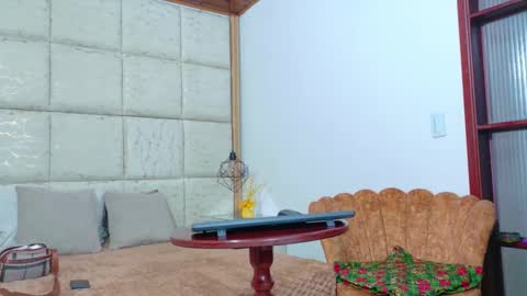 Snapshot of vikitomson chatting on September 16, 12:50 pm vikiTomson online show from September 16, 12:50 pm