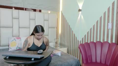 vikiTomson online show from April 28, 12:32 pm