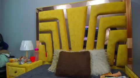 Snapshot of vikitomson chatting on July 19, 1:59 pm vikiTomson online show from July 19, 1:59 pm
