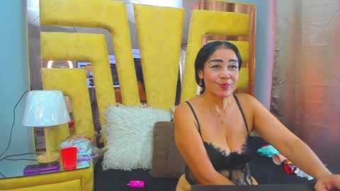 Snapshot of vikitomson chatting on July 28, 3:21 pm vikiTomson online show from July 28, 3:21 pm