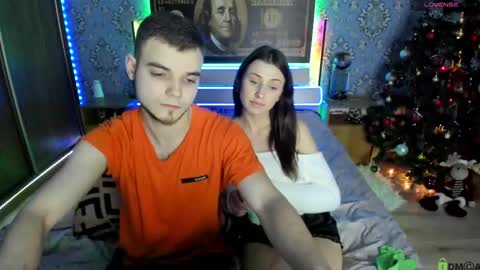 Snapshot of vikki_and_george chatting on January 7, 7:49 pm vikki and george online show from January 7, 7:49 pm