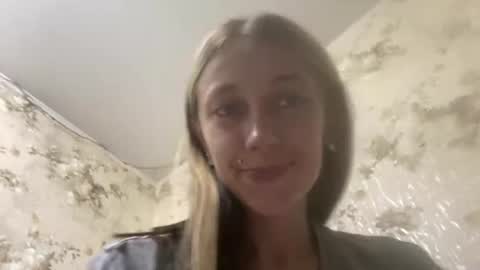 Snapshot of viktoria9898 chatting on August 7, 11:40 pm Sweett online show from August 7, 11:40 pm