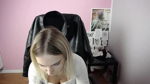 viktoria_lovely online show from October 13, 11:21 am