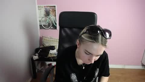 viktoria_lovely online show from May 5, 6:21 am