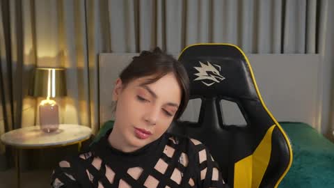 Snapshot of viktoria_storm chatting on December 3, 8:39 pm Alisa online show from December 3, 8:39 pm