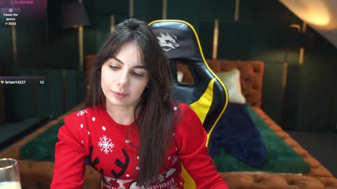 Snapshot of viktoria_storm chatting on December 25, 11:20 pm Alisa online show from December 25, 11:20 pm