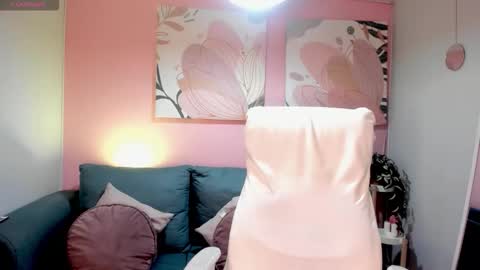 Victoria online show from November 13, 5:45 pm