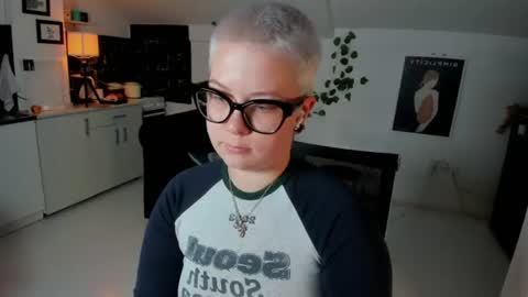 Snapshot of villyvici chatting on June 22, 6:27 pm Villy online show from June 22, 6:27 pm