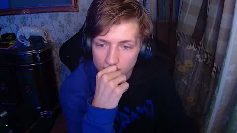 Snapshot of vince__dice chatting on December 5, 4:34 pm Dimoooooon online show from December 5, 4:34 pm