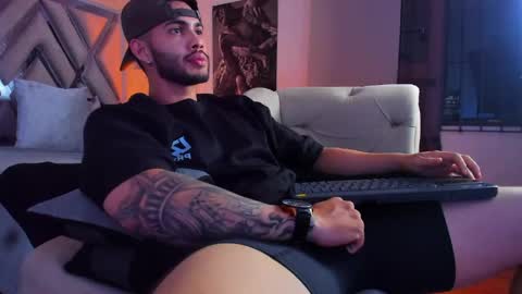 Snapshot of vincentblack_ chatting on May 15, 5:14 am Vincent online show from May 15, 5:14 am