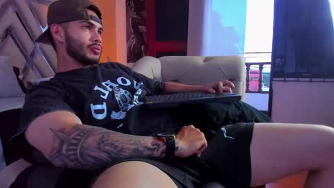 Snapshot of vincentblack_ chatting on May 16, 10:36 am Vincent online show from May 16, 10:36 am