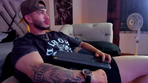 Snapshot of vincentblack_ chatting on May 30, 10:34 am Vincent online show from May 30, 10:34 am