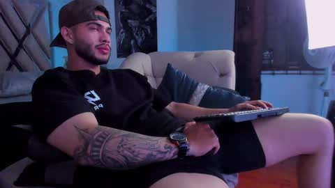 Snapshot of vincentblack_ chatting on June 5, 6:52 am Vincent online show from June 5, 6:52 am