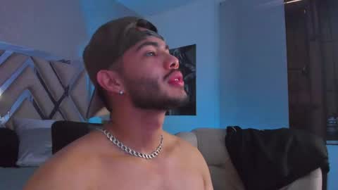 Snapshot of vincentblack_ chatting on June 7, 6:22 pm Vincent online show from June 7, 6:22 pm