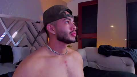 Snapshot of vincentblack_ chatting on June 15, 2:36 am Vincent online show from June 15, 2:36 am