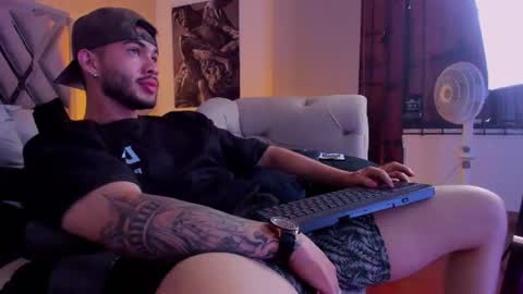 Snapshot of vincentblack_ chatting on June 16, 6:54 pm Vincent online show from June 16, 6:54 pm