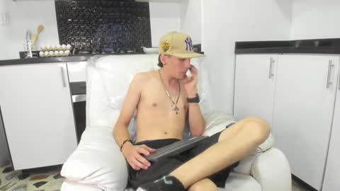 Snapshot of vincenthunter chatting on December 1, 9:37 pm Vincent online show from December 1, 9:37 pm