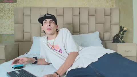 Snapshot of vincenthunter chatting on December 27, 6:03 am Vincent online show from December 27, 6:03 am