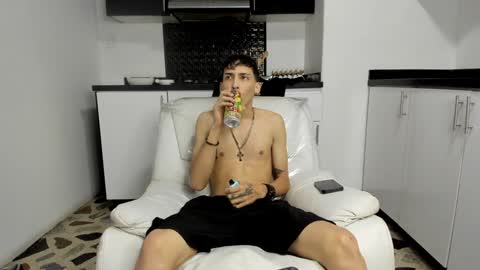 Snapshot of vincenthunter chatting on January 2, 10:44 pm Vincent online show from January 2, 10:44 pm