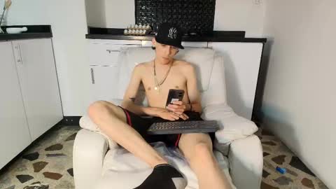 Snapshot of vincenthunter chatting on March 4, 10:05 pm Vincent online show from March 4, 10:05 pm