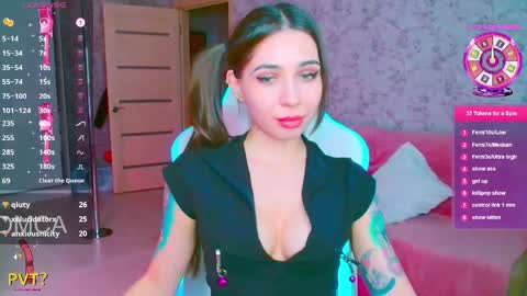 Vinkiepinkie online show from April 29, 5:30 pm