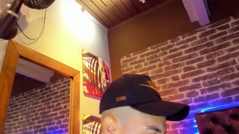 Snapshot of vinzenzrizzo chatting on December 23, 1:36 am ---Vinzen--- online show from December 23, 1:36 am