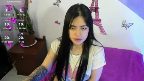 Snapshot of vio_let_ chatting on July 14, 10:21 am Daniela online show from July 14, 10:21 am