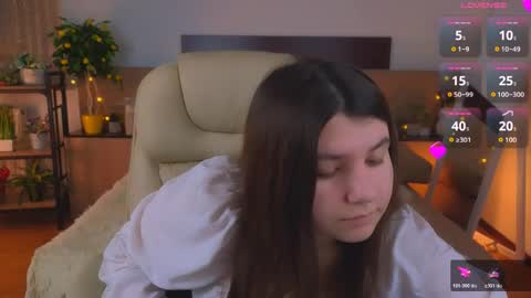 Snapshot of viola__shy chatting on May 17, 8:16 pm Viola online show from May 17, 8:16 pm