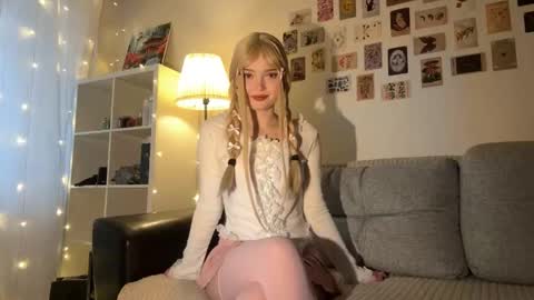 viola_blonde online show from October 11, 1:20 pm