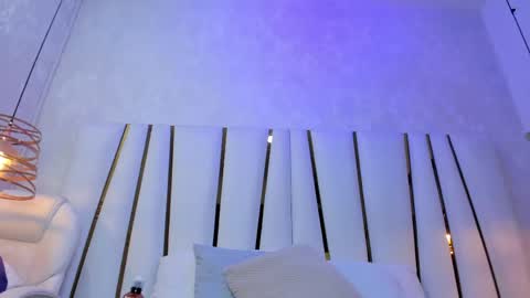 Snapshot of violeet_gray chatting on May 27, 10:01 am violeet_gray online show from May 27, 10:01 am