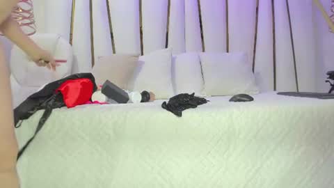 Snapshot of violeet_gray chatting on June 14, 11:34 am violeet_gray online show from June 14, 11:34 am
