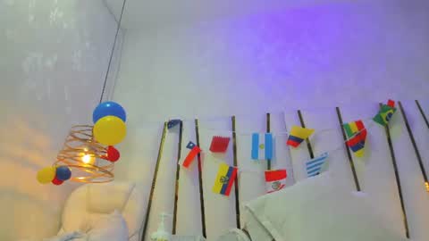 Snapshot of violeet_gray chatting on July 11, 11:35 am violeet_gray online show from July 11, 11:35 am