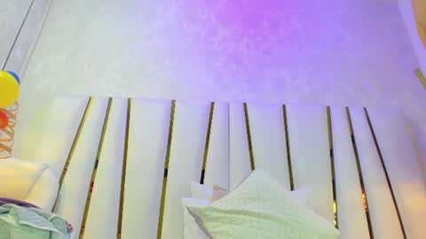 Snapshot of violeet_gray chatting on July 13, 11:35 am violeet_gray online show from July 13, 11:35 am