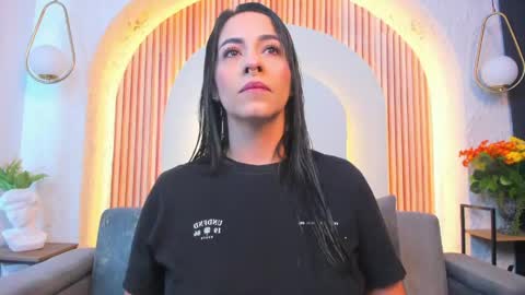 Snapshot of violeet_scottt chatting on May 18, 10:54 am Violette online show from May 18, 10:54 am
