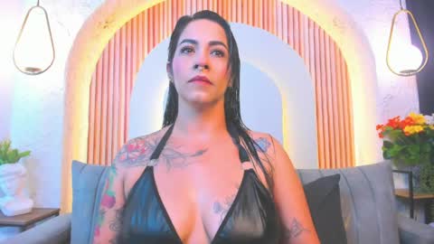 Snapshot of violeet_scottt chatting on May 29, 10:35 am Violette online show from May 29, 10:35 am