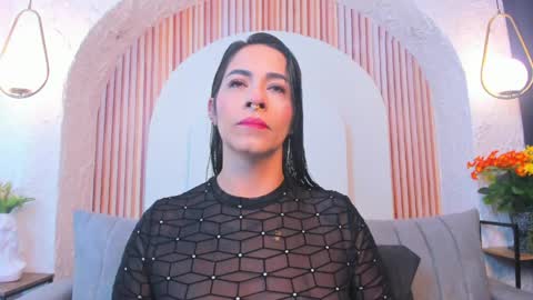 Snapshot of violeet_scottt chatting on June 5, 10:43 am Violette online show from June 5, 10:43 am