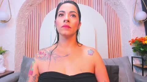 Snapshot of violeet_scottt chatting on June 8, 10:15 am Violette online show from June 8, 10:15 am