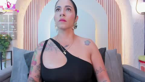 Snapshot of violeet_scottt chatting on July 16, 10:10 am Violette online show from July 16, 10:10 am