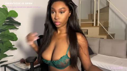 Snapshot of violet6xft chatting on April 1, 6:58 am Fantasy Black Girl online show from April 1, 6:58 am