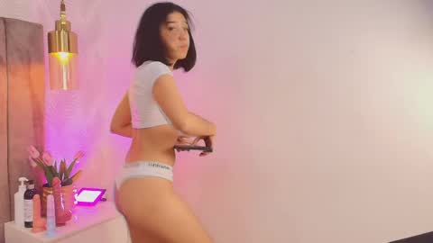 Snapshot of violet_606 chatting on June 1, 12:40 pm Violeta online show from June 1, 12:40 pm