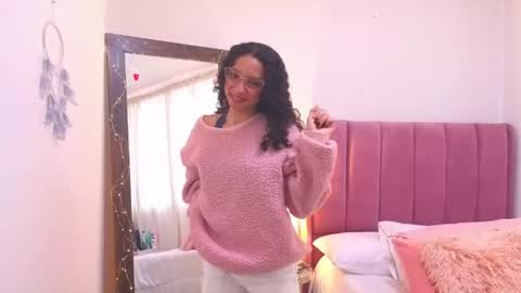 violet__15 online show from May 2, 12:21 pm