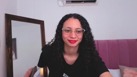 Snapshot of violet__15 chatting on June 3, 2:33 pm violet__15 online show from June 3, 2:33 pm