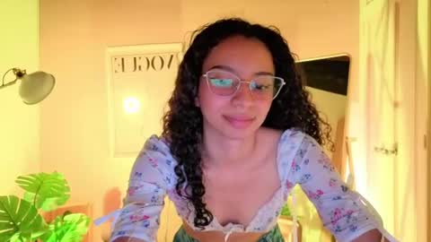 violet__15 online show from July 1, 6:40 pm