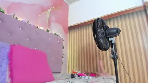Snapshot of violet__taylor_ chatting on May 29, 2:42 am violet__taylor_ online show from May 29, 2:42 am