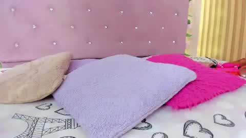 Snapshot of violet__taylor_ chatting on June 17, 2:36 am violet__taylor_ online show from June 17, 2:36 am
