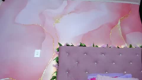 Snapshot of violet__taylor_ chatting on June 25, 2:22 am violet__taylor_ online show from June 25, 2:22 am
