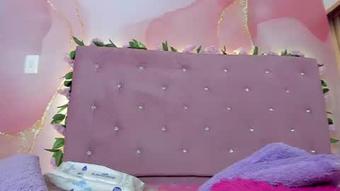 Snapshot of violet__taylor_ chatting on June 30, 2:12 am violet__taylor_ online show from June 30, 2:12 am