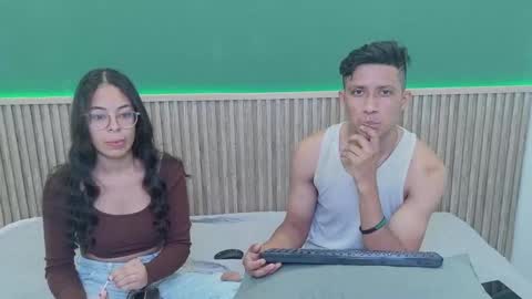 Snapshot of violet_and_dylan chatting on December 4, 12:03 pm violet_and_dylan online show from December 4, 12:03 pm