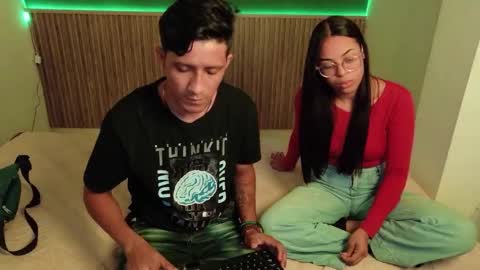 Snapshot of violet_and_dylan chatting on December 15, 12:09 pm violet_and_dylan online show from December 15, 12:09 pm